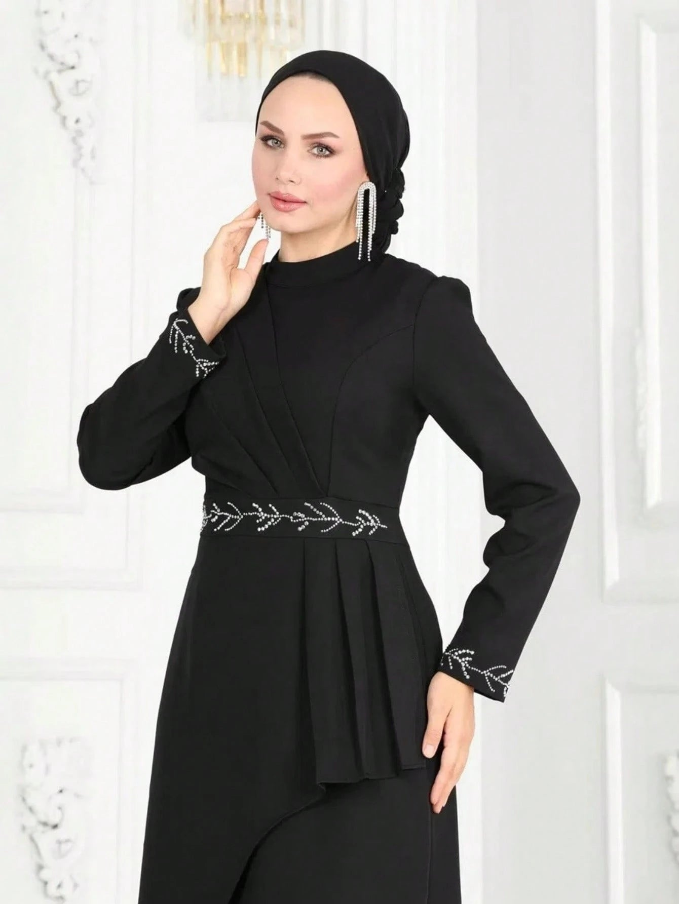 Elegant Women's Rhinestone Embellished Round Neck Waist Cinched Long