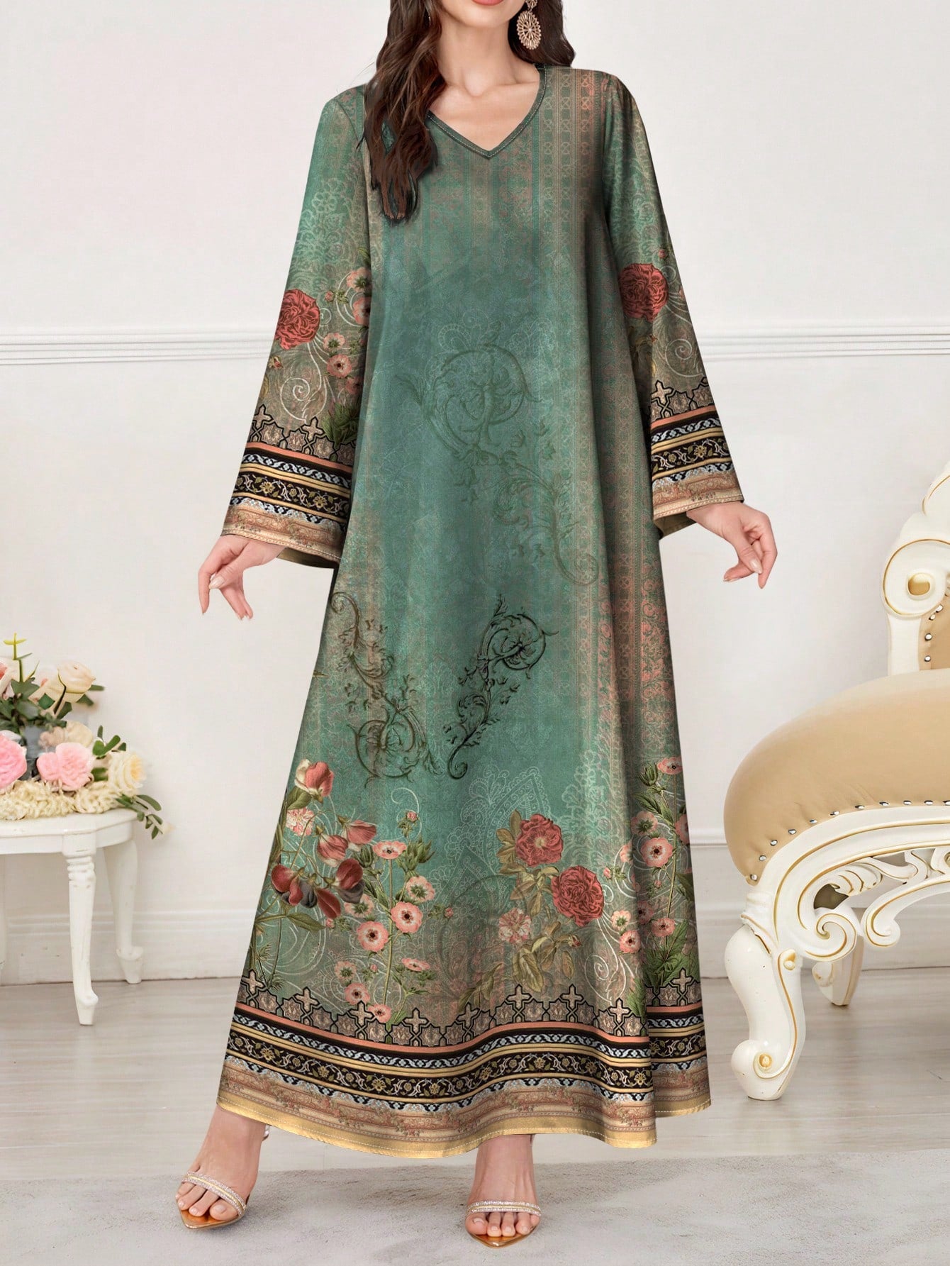 Women's Vintage Pattern V-neck Long Sleeve Arabic Dress