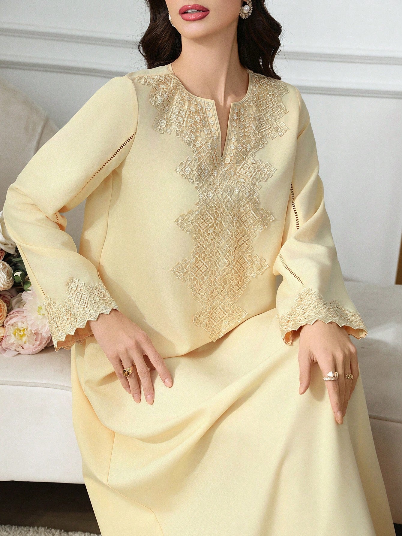 Women's Elegant Solid Color Splice Water-soluble Lace Cutout Neck