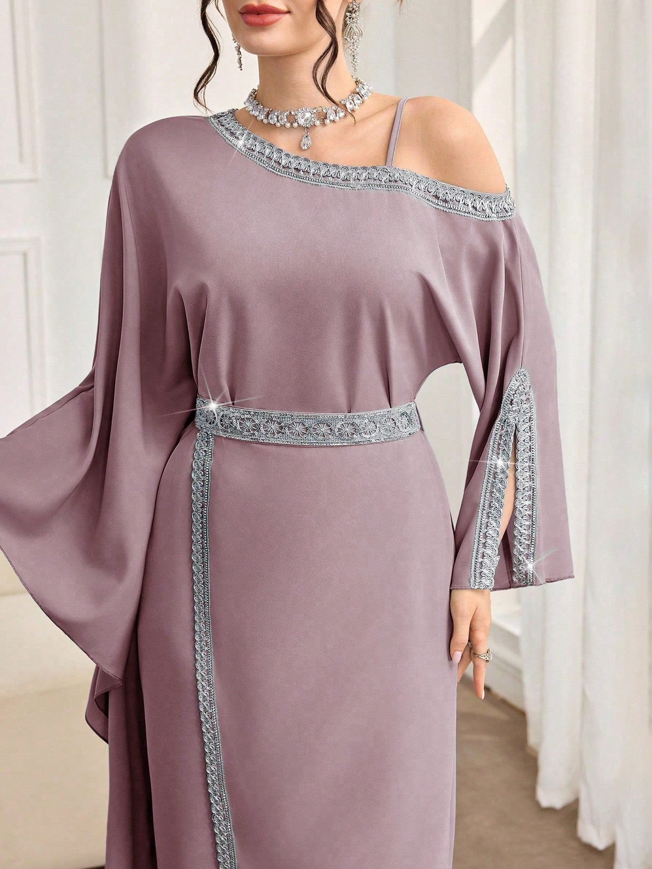 Women's Embroidered Asymmetric Neckline Elegant Long Sleeve Arabic