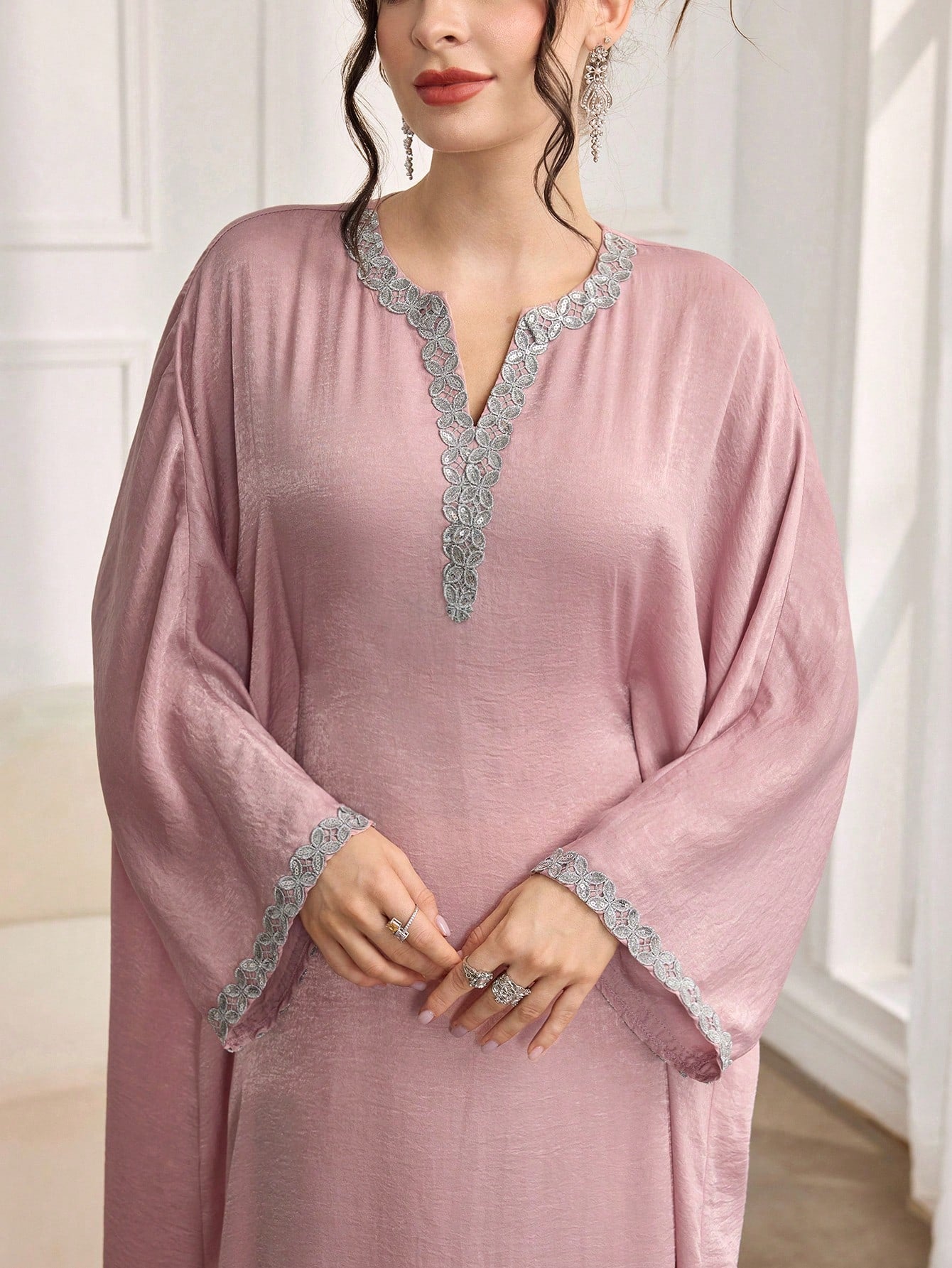 Women's Contrast Trim Lace Patchwork Keyhole Neck Elegant Long Sleeve